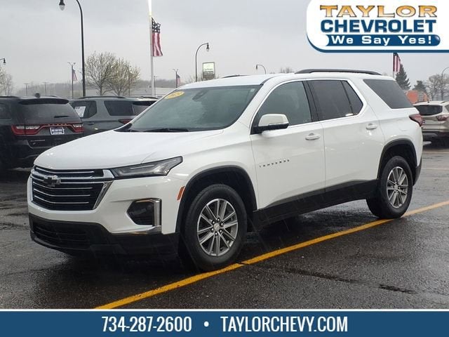 2023 Chevrolet Traverse LT Cloth in Summit White — front three-quarter view